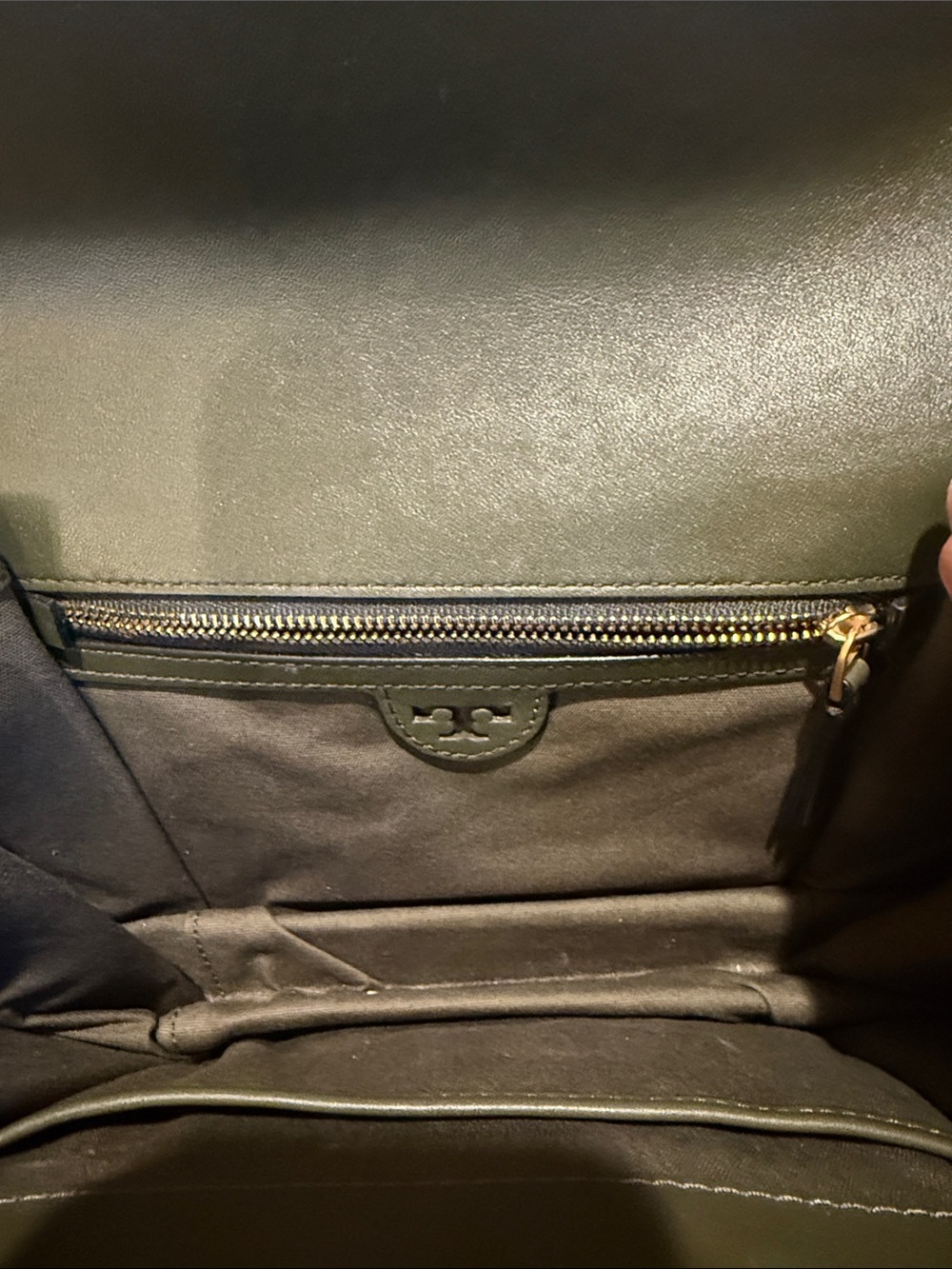 Tory Burch Olive Green Leather Crossbody with Gold Logo - Picture 2 of 5